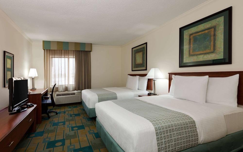 La Quinta Inn By Wyndham Chicago Willowbrook Exterior photo