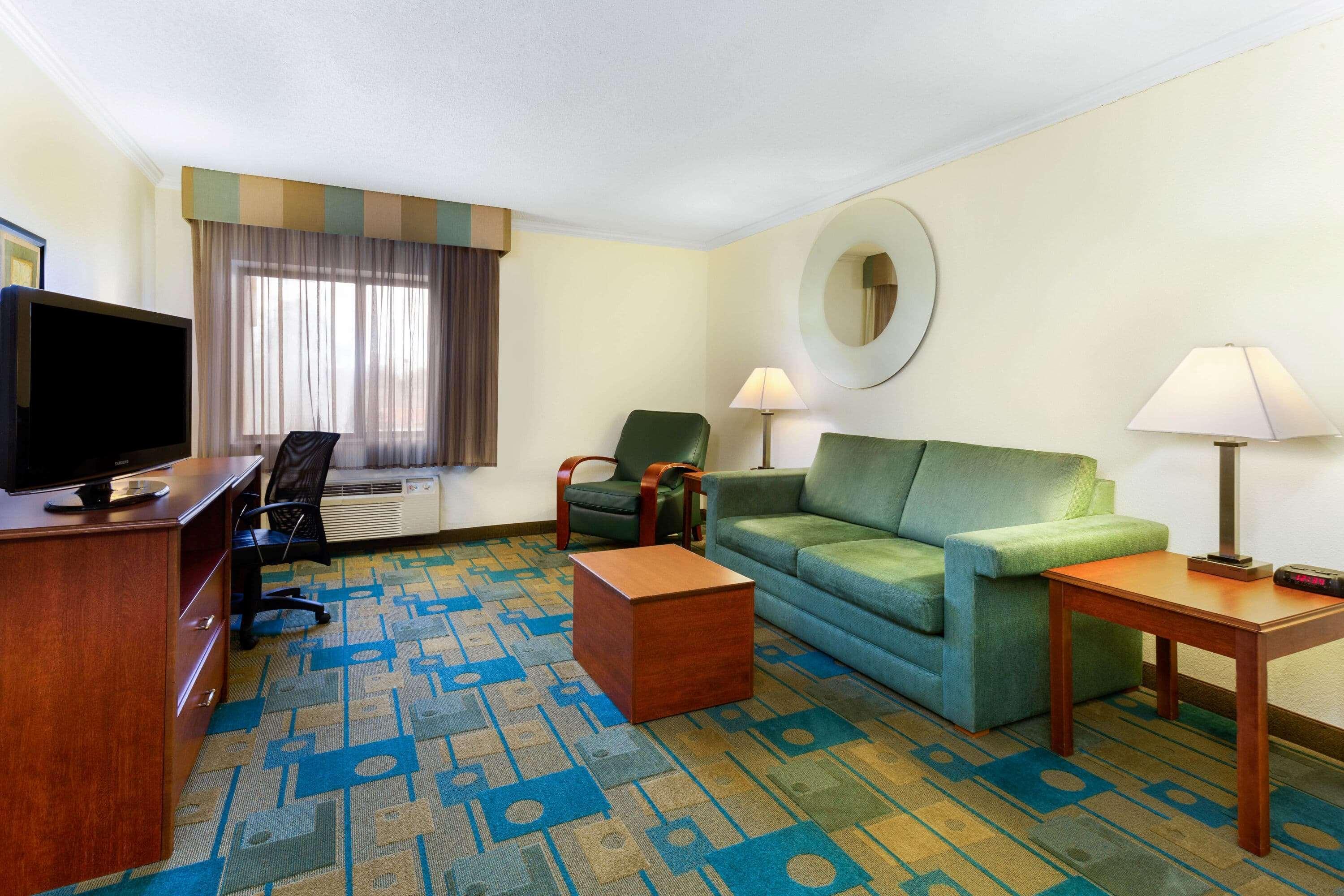 La Quinta Inn By Wyndham Chicago Willowbrook Exterior photo