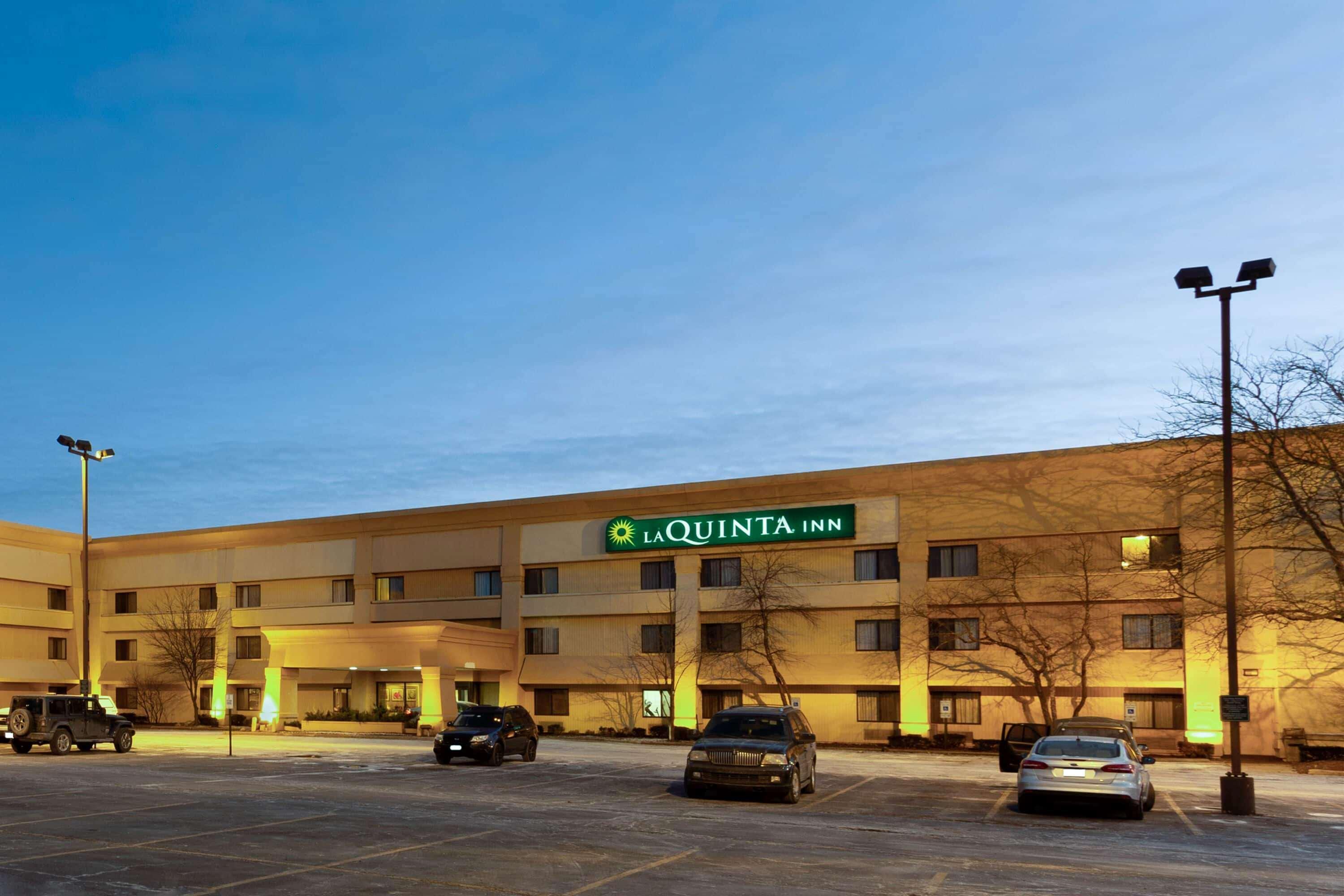 La Quinta Inn By Wyndham Chicago Willowbrook Exterior photo