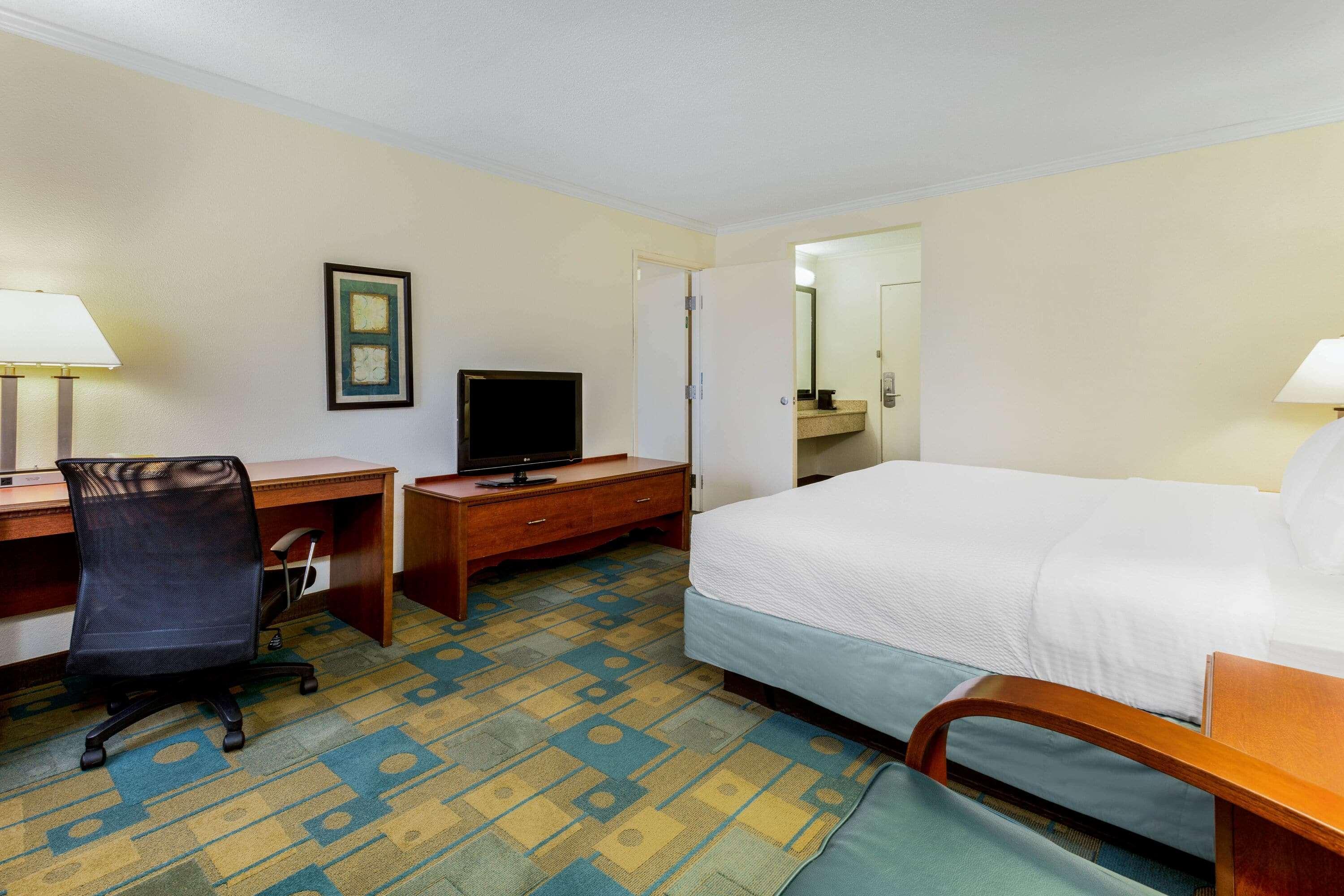 La Quinta Inn By Wyndham Chicago Willowbrook Exterior photo