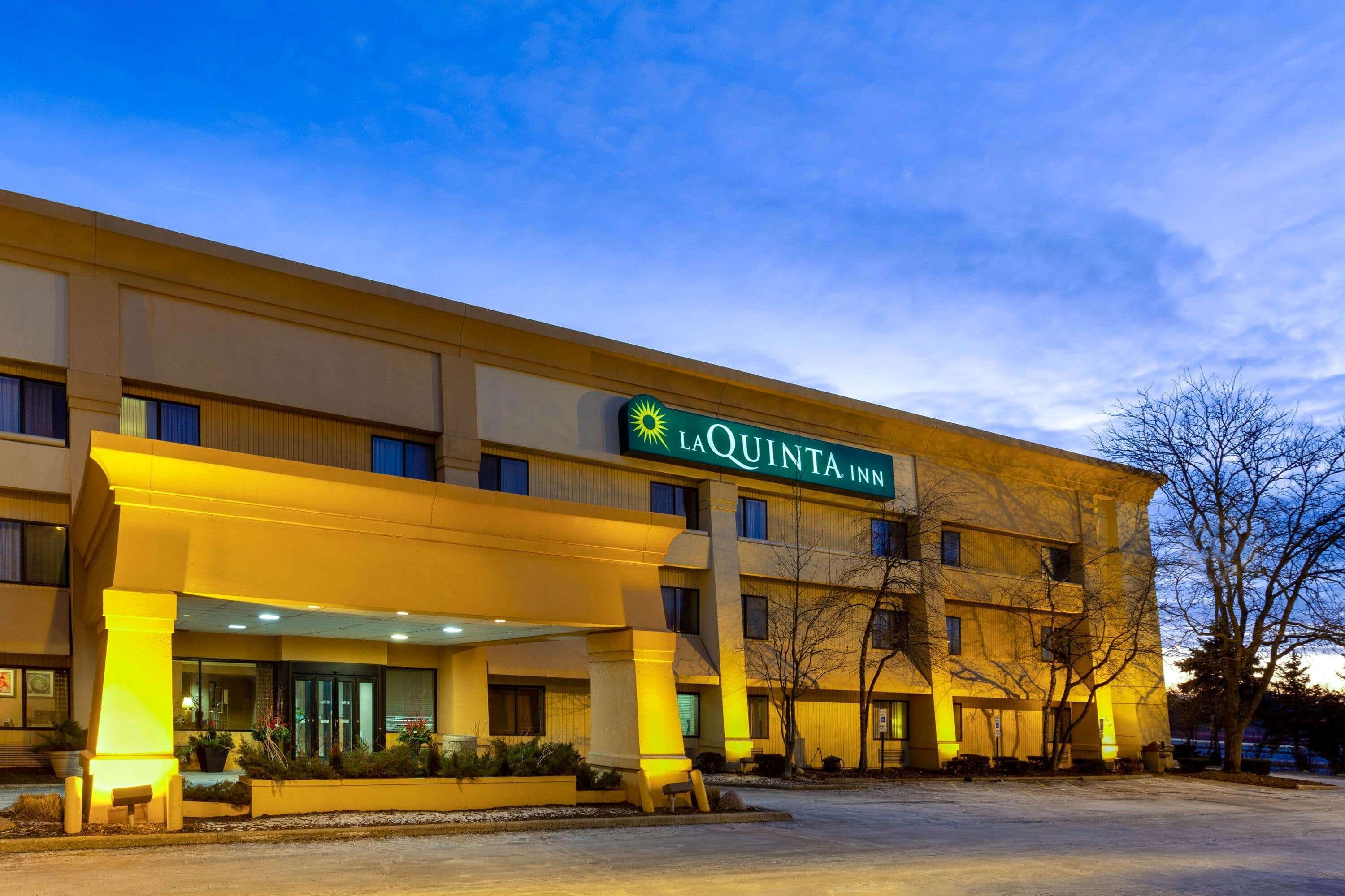 La Quinta Inn By Wyndham Chicago Willowbrook Exterior photo