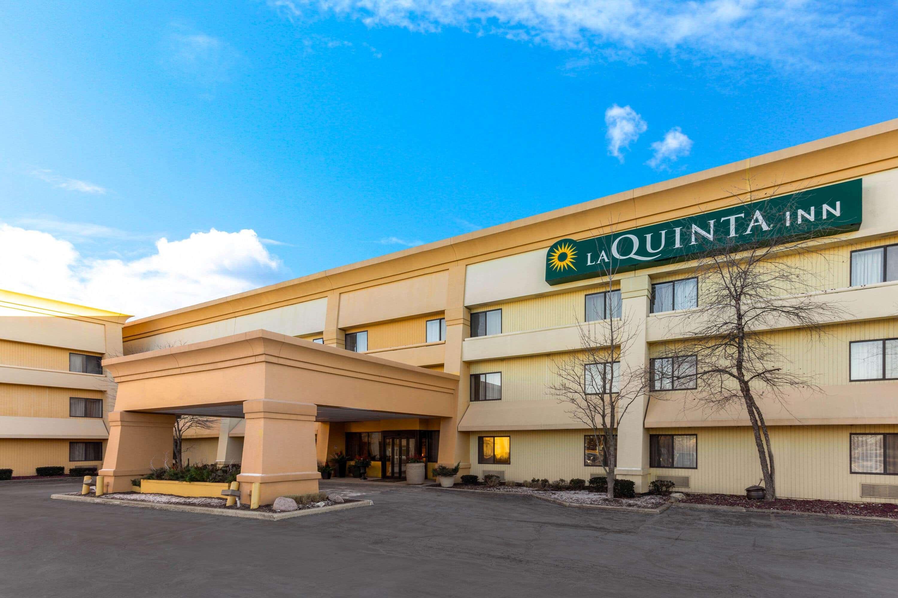 La Quinta Inn By Wyndham Chicago Willowbrook Exterior photo